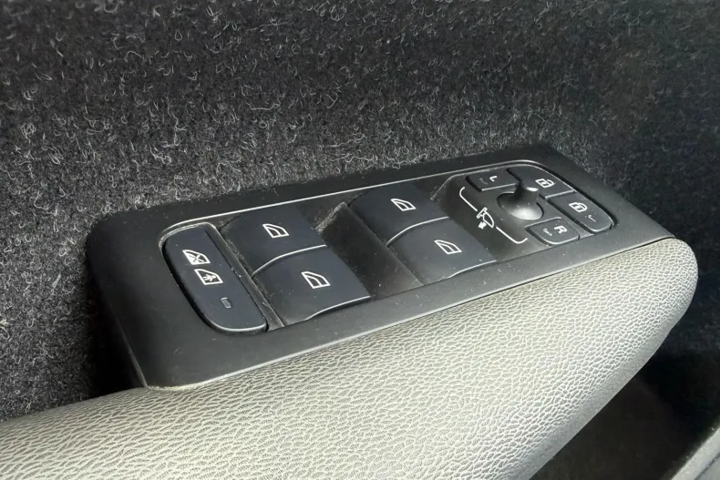 Volvo XC40 din 2021 cu 98.815 km - oferta VOL206325 - foto 15