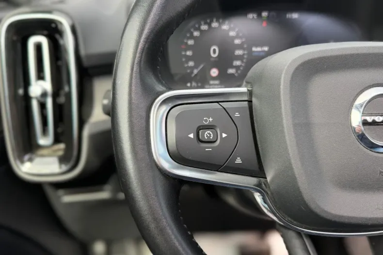 Volvo XC40 din 2021 cu 98.815 km - oferta VOL206325 - foto 24