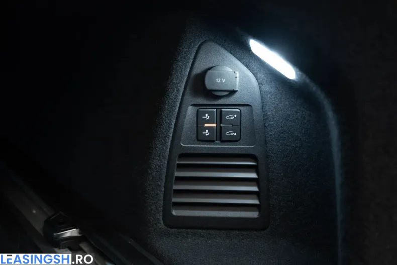 Volkswagen Touareg din 2023 cu 44.700 km - oferta VOL206342 - foto 39