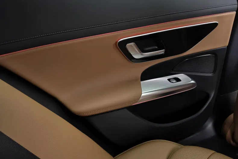 Mercedes-Benz E din 2025 cu 21.200 km - oferta MER206347 - foto 26