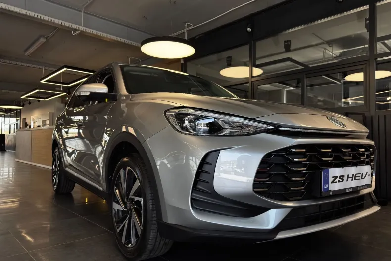 MG ZS HEV din 2025 cu 5 km - oferta MG0206359 - foto 1