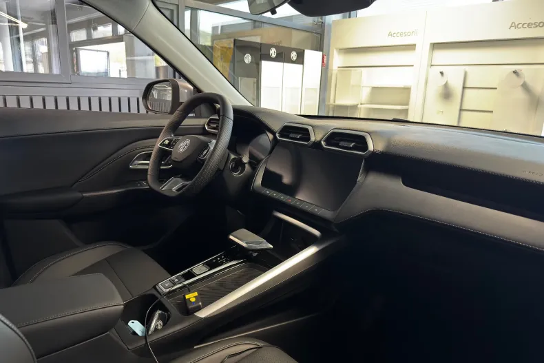 MG ZS HEV din 2025 cu 5 km - oferta MG0206359 - foto 7