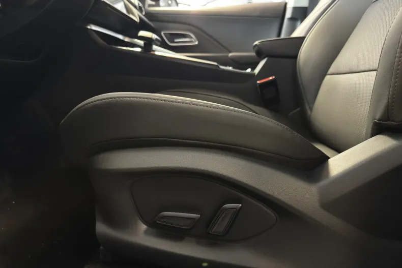 MG ZS HEV din 2025 cu 5 km - oferta MG0206359 - foto 16