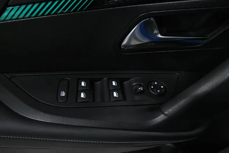 Peugeot 2008 din 2023 cu 75.947 km - oferta PEU206405 - foto 28