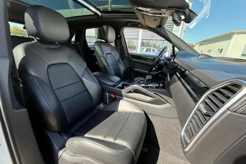 Porsche Cayenne din 2020 cu 64.241 km - oferta POR206444 - foto 8