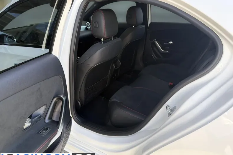 Mercedes-Benz A 200 (Clasa A) din 2023 cu 6.300 km - oferta MER206470 - foto 11