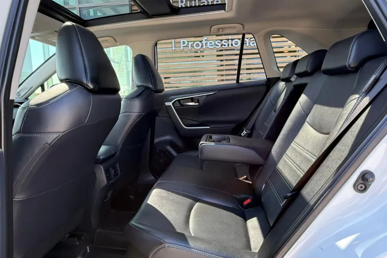 Toyota RAV4 din 2023 cu 62.732 km - oferta TOY206487 - foto 17