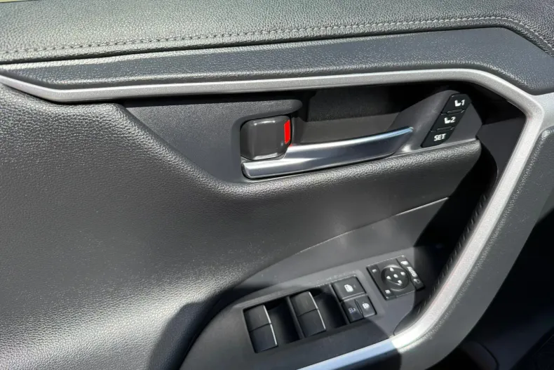 Toyota RAV4 din 2023 cu 62.732 km - oferta TOY206487 - foto 25