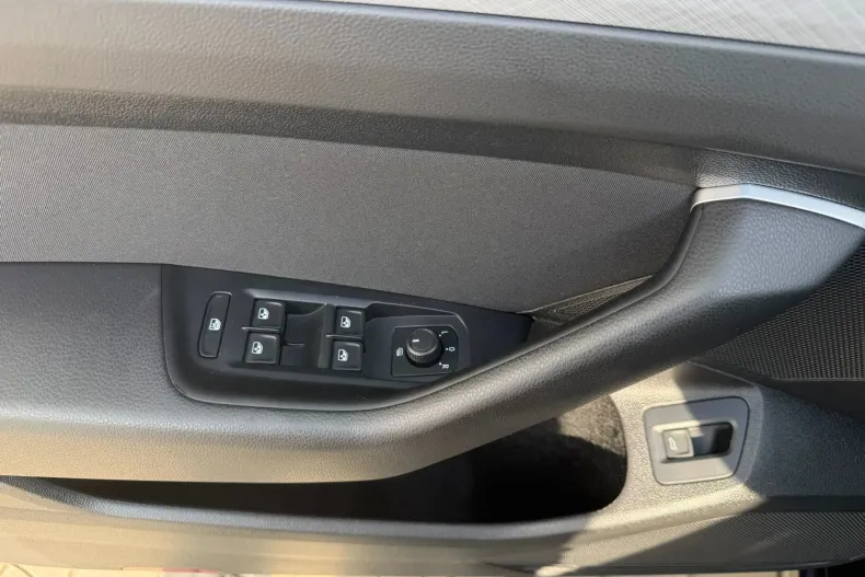 Volkswagen Passat din 2021 cu 56.639 km - oferta VOL206490 - foto 13