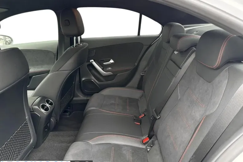 Mercedes-Benz A 220 (Clasa A) din 2024 cu 6.200 km - oferta MER206507 - foto 11