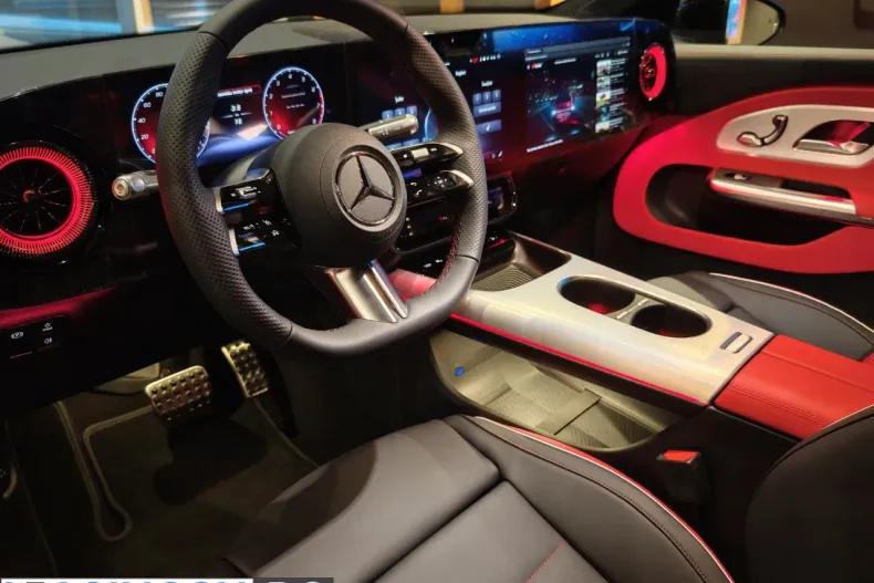 Mercedes-Benz CLA 200 (Clasa CLA) din 2025 cu 3.500 km - oferta MER206537 - foto 2