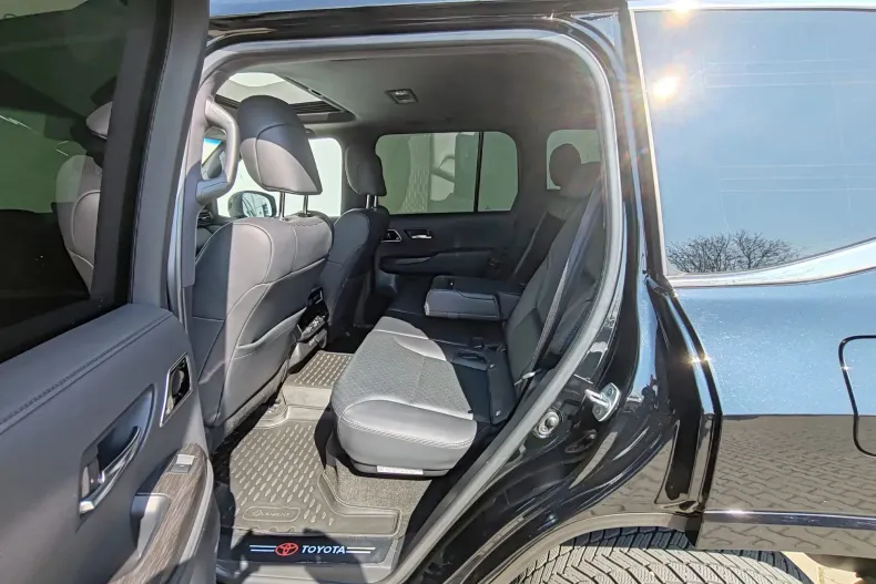 Toyota Land Cruiser 300 din 2023 cu 85.199 km - oferta TOY206545 - foto 6