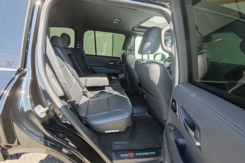 Toyota Land Cruiser 300 din 2023 cu 85.199 km - oferta TOY206545 - foto 8