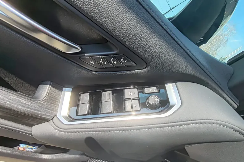 Toyota Land Cruiser 300 din 2023 cu 85.199 km - oferta TOY206545 - foto 17