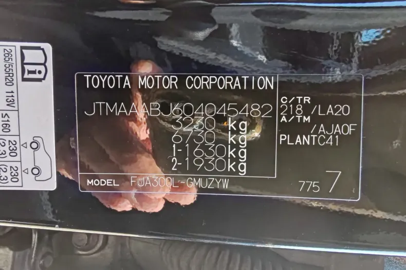 Toyota Land Cruiser 300 din 2023 cu 85.199 km - oferta TOY206545 - foto 24