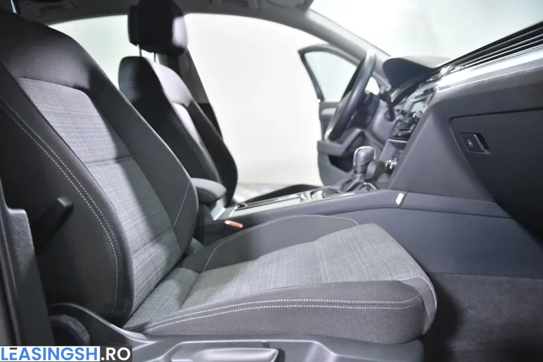 Volkswagen Passat din 2021 cu 63.340 km - oferta VOL206576 - foto 11