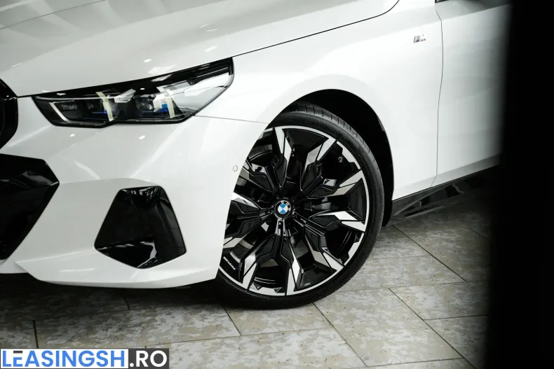 BMW 520i (Seria 5) din 2025 cu 5.173 km - oferta BMW206610 - foto 3