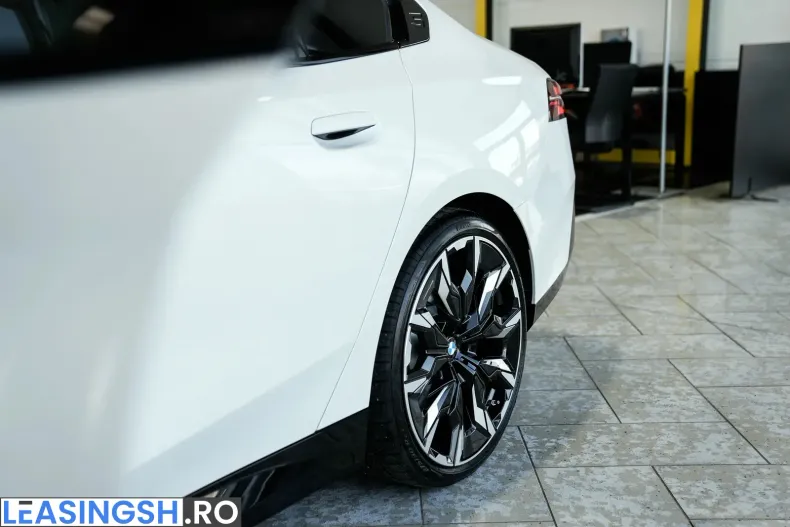 BMW 520i (Seria 5) din 2025 cu 5.173 km - oferta BMW206610 - foto 15