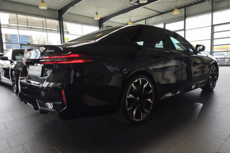 BMW 520i (Seria 5) din 2025 cu 8.182 km - oferta BMW206613 - foto 4