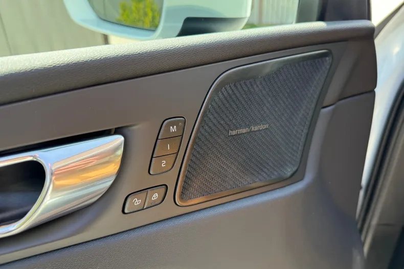 Volvo XC60 din 2022 cu 80.762 km - oferta VOL206640 - foto 17