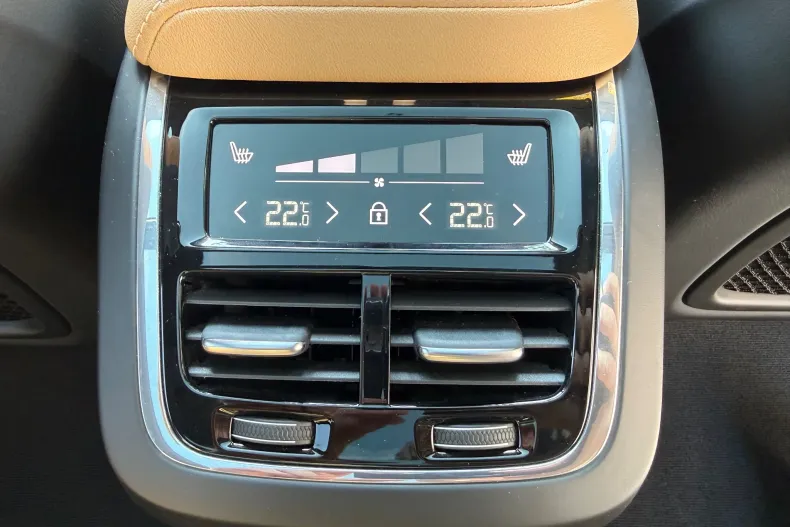 Volvo XC60 din 2022 cu 80.762 km - oferta VOL206640 - foto 24