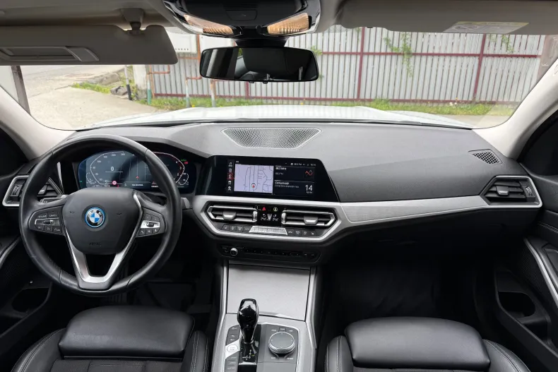 BMW 330e (Seria 3) din 2022 cu 47.723 km - oferta BMW206641 - foto 3
