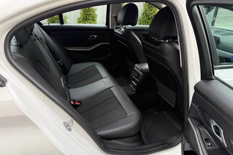 BMW 330e (Seria 3) din 2022 cu 47.723 km - oferta BMW206641 - foto 4