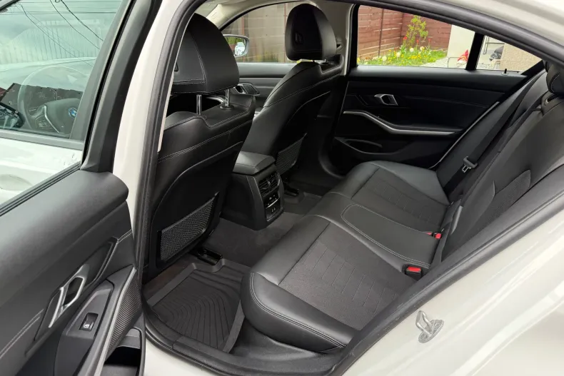 BMW 330e (Seria 3) din 2022 cu 47.723 km - oferta BMW206641 - foto 19