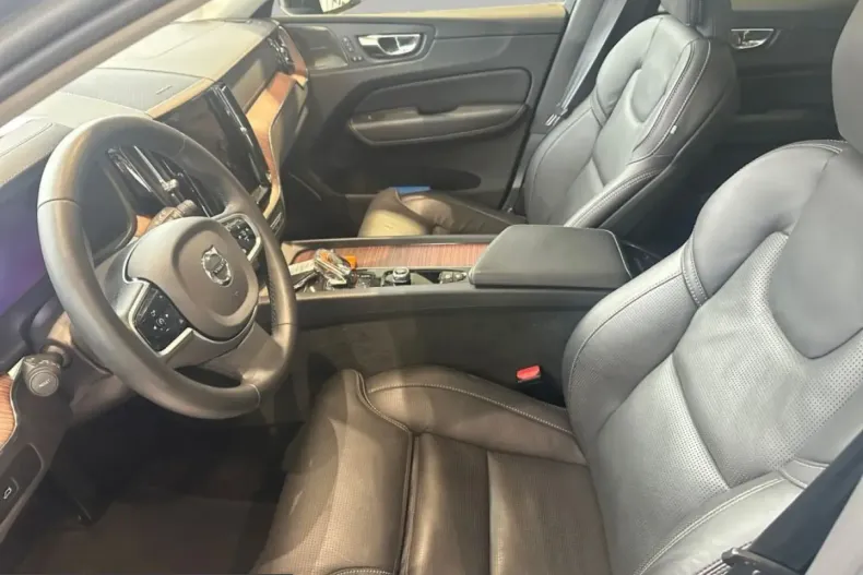 Volvo XC60 din 2023 cu 39.730 km - oferta VOL206684 - foto 9