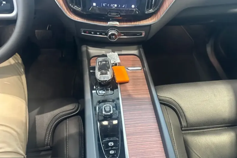 Volvo XC60 din 2023 cu 39.730 km - oferta VOL206684 - foto 14