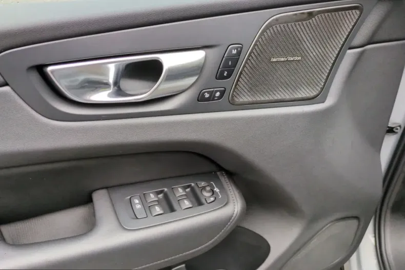 Volvo XC60 din 2025 cu 21.700 km - oferta VOL206685 - foto 8