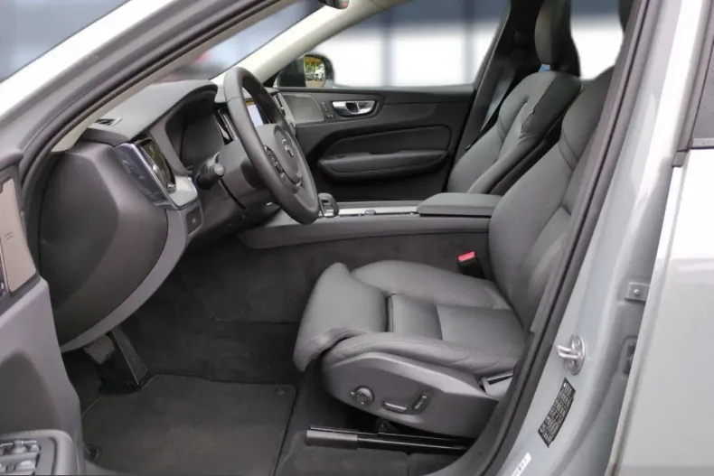 Volvo XC60 din 2025 cu 21.700 km - oferta VOL206685 - foto 9