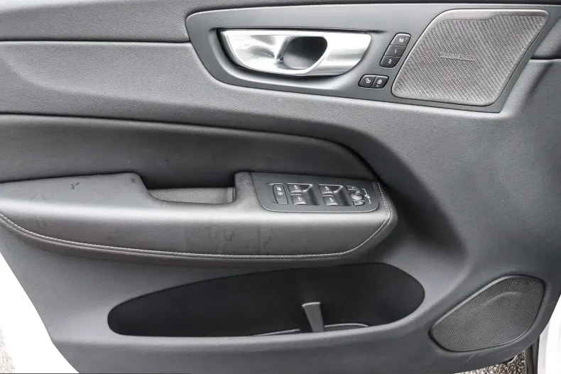 Volvo XC60 din 2023 cu 17.001 km - oferta VOL206687 - foto 10