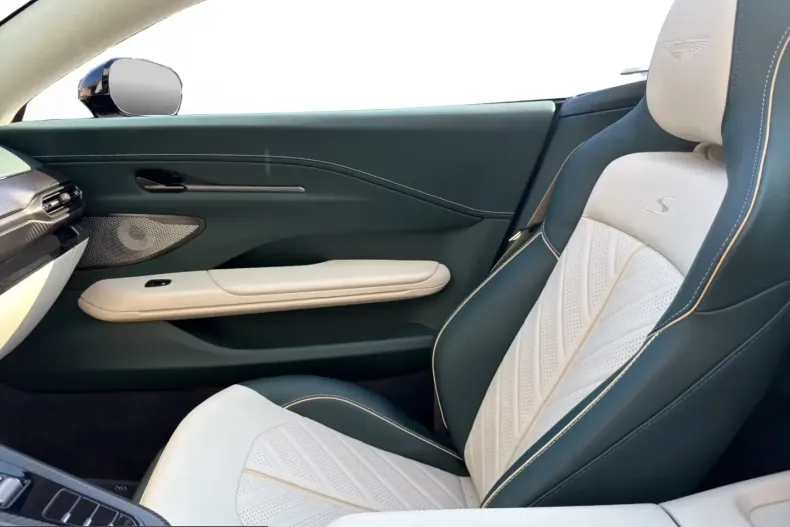 Aston Martin V8 Vantage din 2026 cu 1.000 km - oferta AST206704 - foto 12