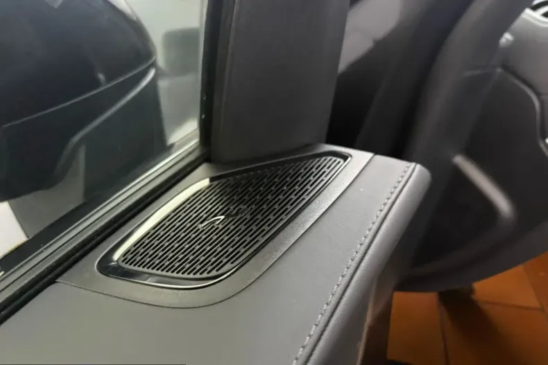 Mercedes-Benz GLC 300 (Clasa GLC) din 2023 cu 37.000 km - oferta MER206715 - foto 9