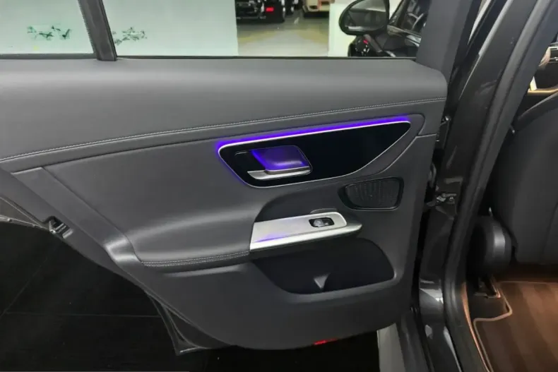 Mercedes-Benz GLC 300 (Clasa GLC) din 2023 cu 37.000 km - oferta MER206715 - foto 13