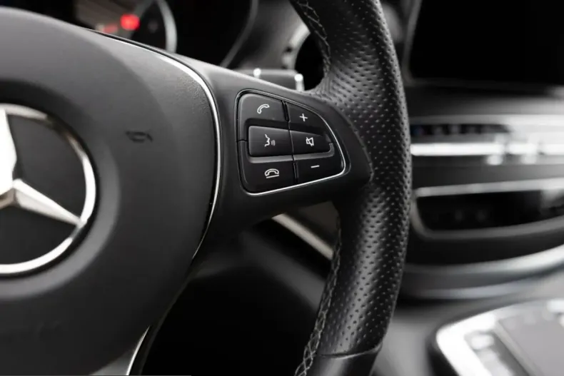 Mercedes-Benz V 300 (Clasa V) din 2024 cu 68.481 km - oferta MER206720 - foto 17