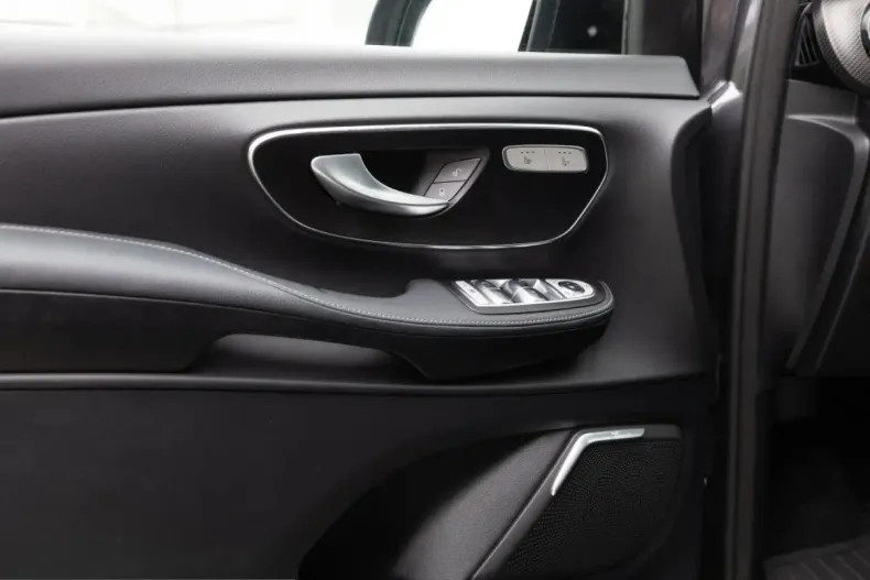 Mercedes-Benz V 300 (Clasa V) din 2024 cu 68.481 km - oferta MER206720 - foto 20