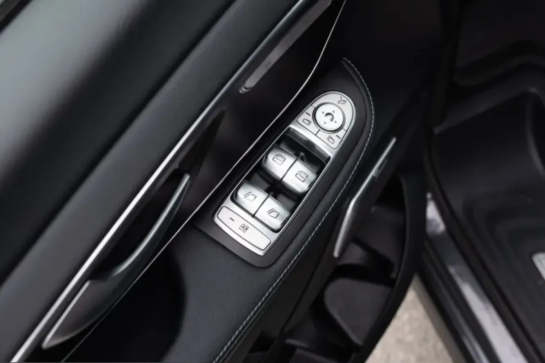 Mercedes-Benz V 300 (Clasa V) din 2024 cu 68.481 km - oferta MER206720 - foto 21