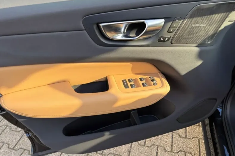 Volvo XC60 din 2025 cu 24.499 km - oferta VOL206776 - foto 17