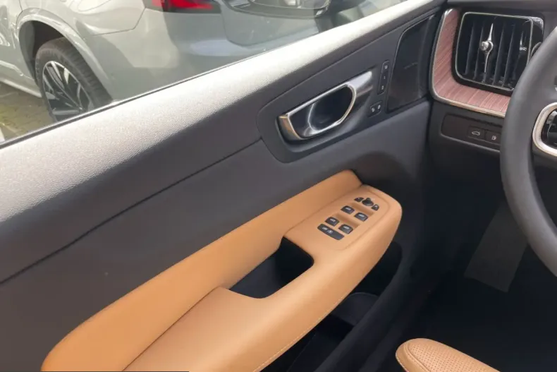 Volvo XC60 din 2024 cu 4.836 km - oferta VOL206780 - foto 17