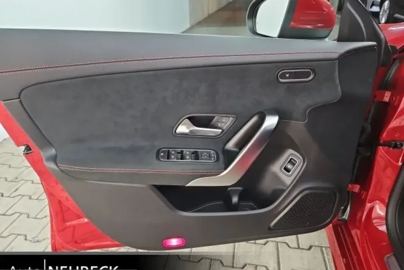 Mercedes-Benz CLA 220 (Clasa CLA) din 2024 cu 8.000 km - oferta MER206803 - foto 10