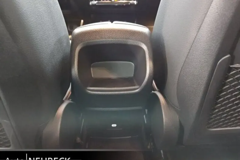 Mercedes-Benz CLA 220 (Clasa CLA) din 2024 cu 8.000 km - oferta MER206803 - foto 17