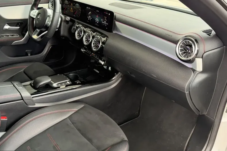 Mercedes-Benz CLA 200 (Clasa CLA) din 2023 cu 59.800 km - oferta MER206807 - foto 11