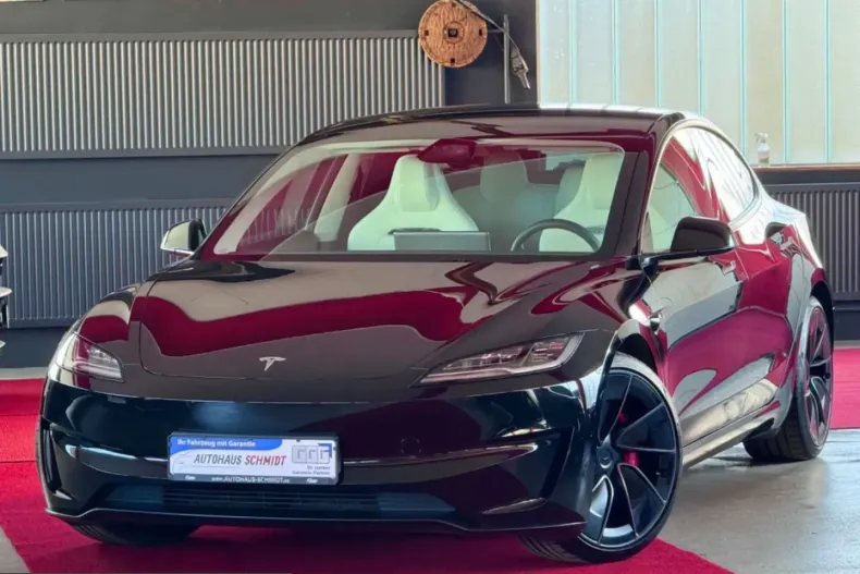 Tesla Model 3 din 2024 cu 36.800 km - oferta TES206857 - foto 1