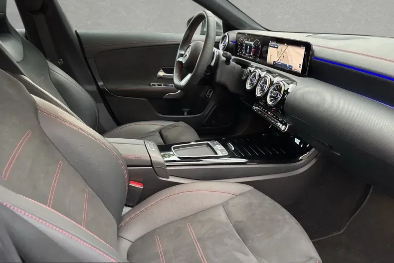 Mercedes-Benz CLA 200 (Clasa CLA) din 2024 cu 14.244 km - oferta MER206869 - foto 3