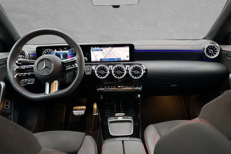 Mercedes-Benz CLA 200 (Clasa CLA) din 2024 cu 14.244 km - oferta MER206869 - foto 4