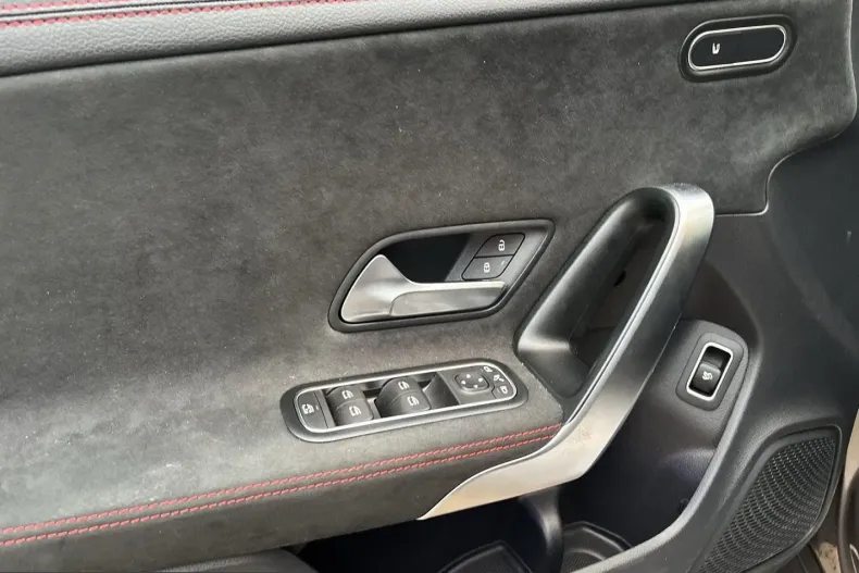 Mercedes-Benz CLA 200 (Clasa CLA) din 2024 cu 14.244 km - oferta MER206869 - foto 10