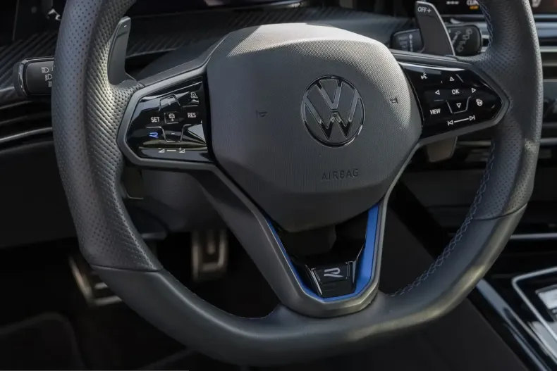 Volkswagen Golf din 2025 cu 9.999 km - oferta VOL206886 - foto 9