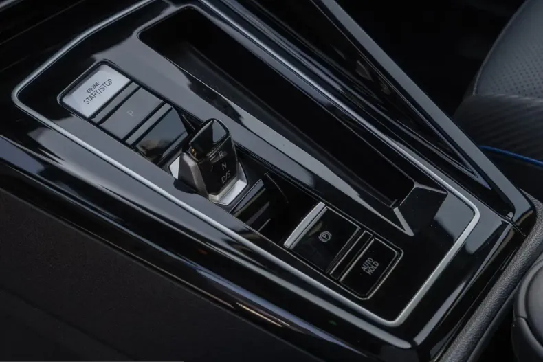 Volkswagen Golf din 2025 cu 9.999 km - oferta VOL206886 - foto 10